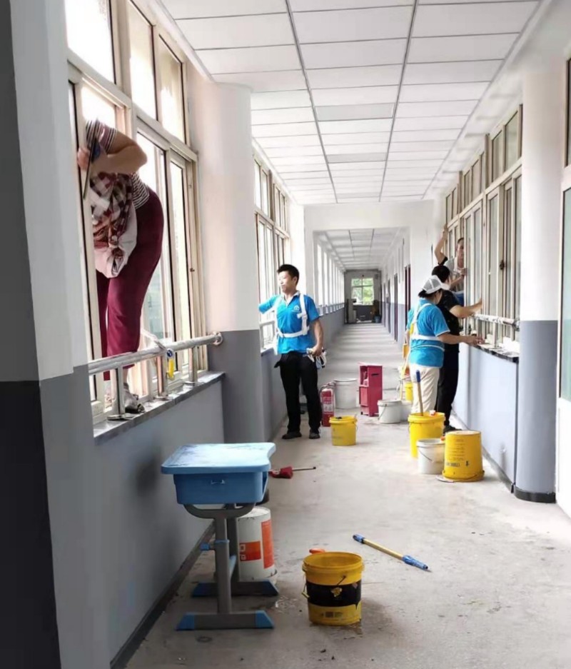 诚实可靠,准时可靠 市内金堂专业保洁清洗公司