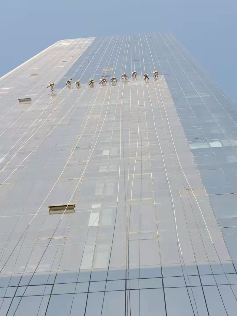 市内青羊提供高空玻璃外墙清洗解决方案