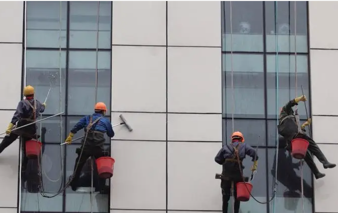 市内锦江外墙蜘蛛人清洗 高空玻璃清洗公司电话